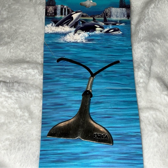 COPY - SEAWORLD WHALE TAIL NECKLACE WITH CORD BRAND NEW - Picture 9 of 15